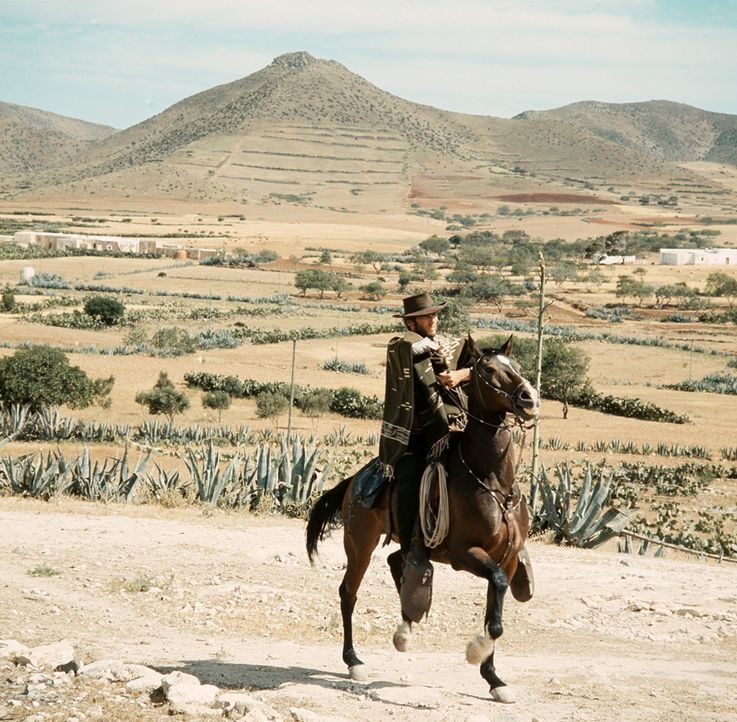 Der Kopfgeldjäger Monco (Clint Eastwood) ist im Namen des Gesetzes unterwegs, um den mexikanischen Banditen Indio unschädlich zu machen ... - Bildquelle: United Artists