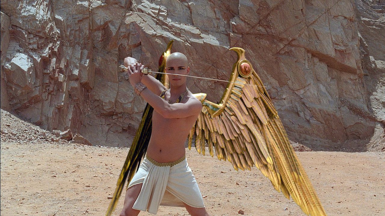 Nimmt den Kampf gegen das Böse auf: der junge Pharao Tutanchamun (Francisco Bosch) ... - Bildquelle: 2006 RHI Entertainment Distribution, LLC