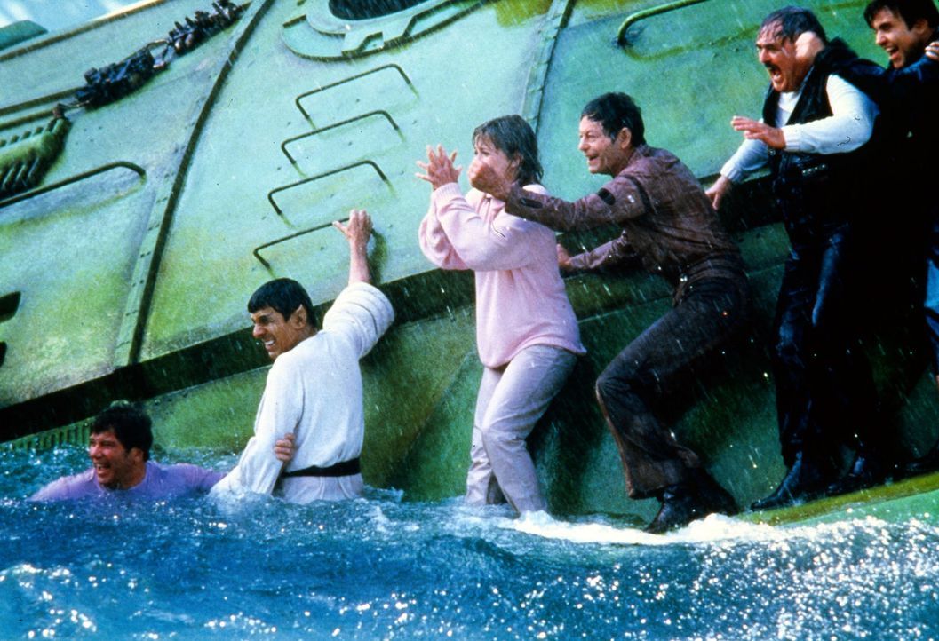 Endlich hat die Crew der Enterprise ein Buckelwalpärchen gefunden. Sie muss es vor einem Walfänger schützen ... - Bildquelle: Paramount Pictures