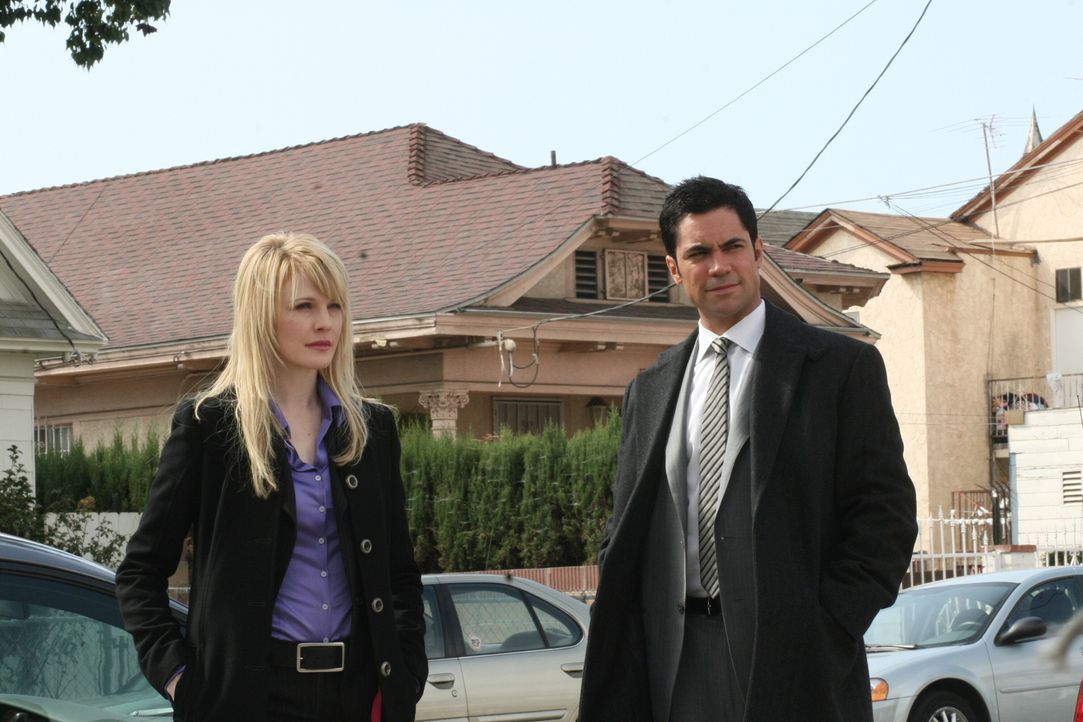 Die Ermittlungen gehen nur schleppend voran: Scott (Danny Pino, r.) und Lilly (Kathryn Morris, l.) ... - Bildquelle: Warner Bros. Television