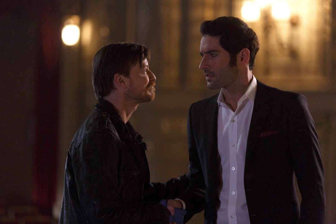 Schließlich wird Lucifer (Tom Ellis, r.) bewusst, dass er Malcolm (Kevin Rankin, l.) nicht so schnell loswerden wird ... - Bildquelle: 2016 Warner Brothers