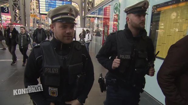 Achtung Kontrolle - Achtung Kontrolle! - Thema U.a.:schläge Am Bahnsteig - Bundespolizei Hauptbahnhof Frankfurt