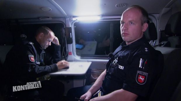 Achtung Kontrolle - Achtung Kontrolle! - Thema U.a.: Versicherungsbetrug Durch Absichtlichen Unfall? - Polizei Osnabrück