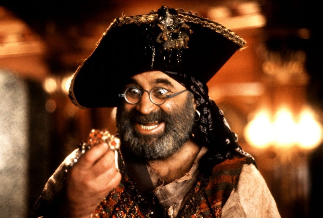 Jugend ist dem Piraten Smee (Bob Hoskins) ein echtes Gräuel ... - Bildquelle: Copyright   1991 TriStar Pictures, Inc. All Rights Reserved.