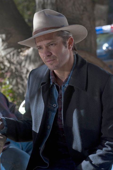 U.S. Marshal Raylan Givens (Timothy Olyphant) muss sich mal wieder mit Familie Bennett herumärgern ... - Bildquelle: 2011 Sony Pictures Television Inc. and Bluebush Productions, LLC. All Rights Reserved.