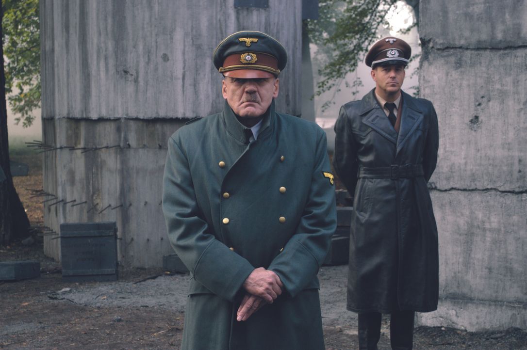 Adolf Hitler (Bruno Ganz, l.); Albert Speer (Heino Ferch, r.) - Bildquelle: Constantin Film Verleih GmbH