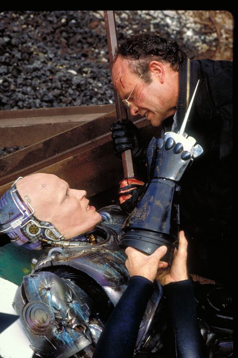 Murphy/Robocop (Peter Weller, l.); Clarence (Kurtwood Smith, r.) - Bildquelle: ROBOCOP © 1987 ORION PICTURES CORPORATION. All Rights Reserved.