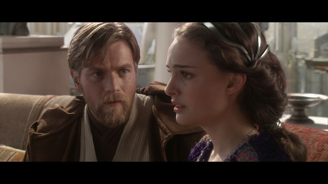 Die hochschwangere Padmé (Natalie Portman, r.) macht sich große Sorgen um ihren Mann Anakin. Sie bittet Obi-Wan Kenobi (Ewan McGregor, l.) in ihrer... - Bildquelle: Lucasfilm Ltd. & TM. All Rights Reserved.
