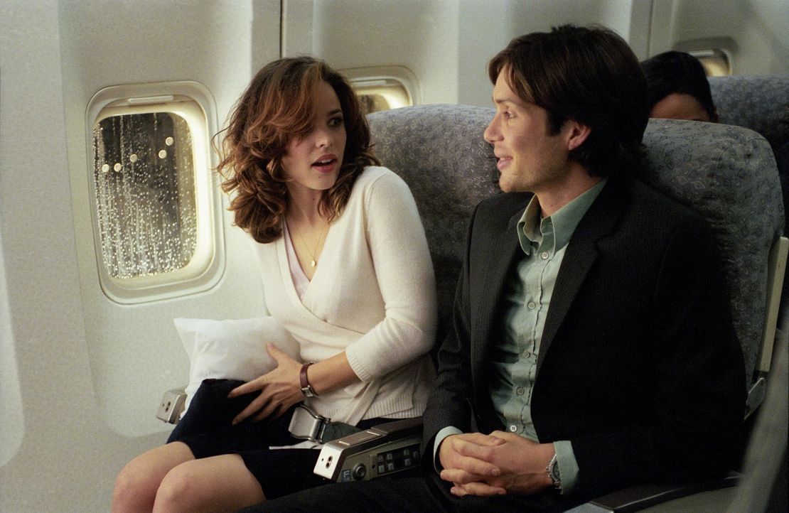 An Bord des Flugzeugs ist Lisa (Rachel McAdams, l.) zunächst noch angenehm überrascht, neben Jackson (Cillian Murphy, r.) sitzen zu dürfen.Doch nur... - Bildquelle: Telepool GmbH