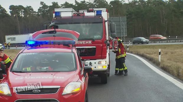 Achtung Kontrolle - Achtung Kontrolle! - Thema U.a.: überschlagener Pkw Auf Der Autobahn - Rtw Nürnberg