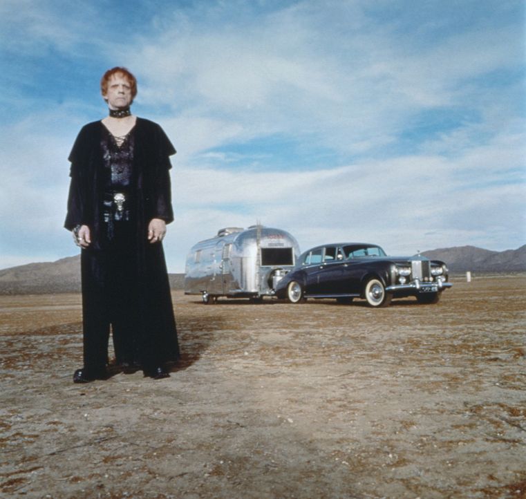 Aaron Quicksilver (Christopher Lloyd) ist mit seinem Rolls Royce und Wohnwagen auf Amerikas Straßen unterwegs, um Geschichten zu sammeln und zu erz... - Bildquelle: 20th Century Fox Film Corporation