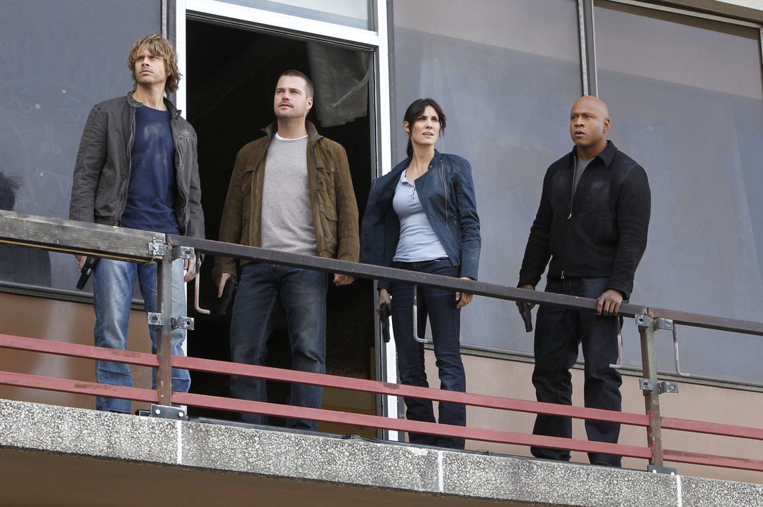 Ermitteln in einem neuen Fall: Deeks (Eric Christian Olsen, l.), Callen (Chris O'Donnell, 2.v.l.), Kensi (Daniela Ruah, 2.v.r.) und Sam (LL Cool J,... - Bildquelle: CBS Studios Inc. All Rights Reserved.