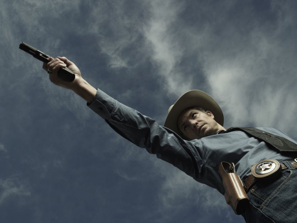 (2. Staffel) - Seine Art der Verbrechensbekämpfung bringt Marshal Raylan Givens (Timothy Olyphant) immer wieder an den Rand der Legalität ... - Bildquelle: 2011 Sony Pictures Television Inc. and Bluebush Productions, LLC. All Rights Reserved.