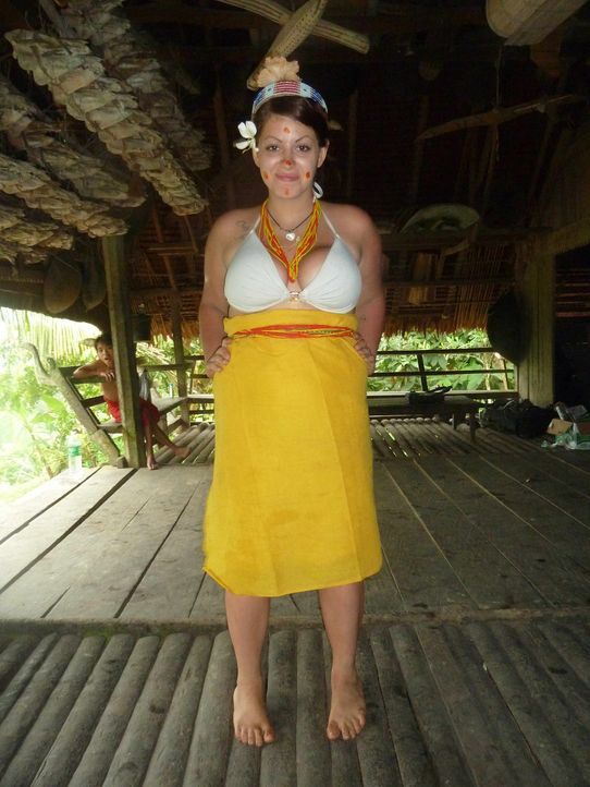 Die 17-jährige Denise soll bei den Mentawai-Indianern auf Siberut Island tief im Indonesischen Dschungel und fernab der Zivilisation endlich zur Ver... - Bildquelle: SAT.1