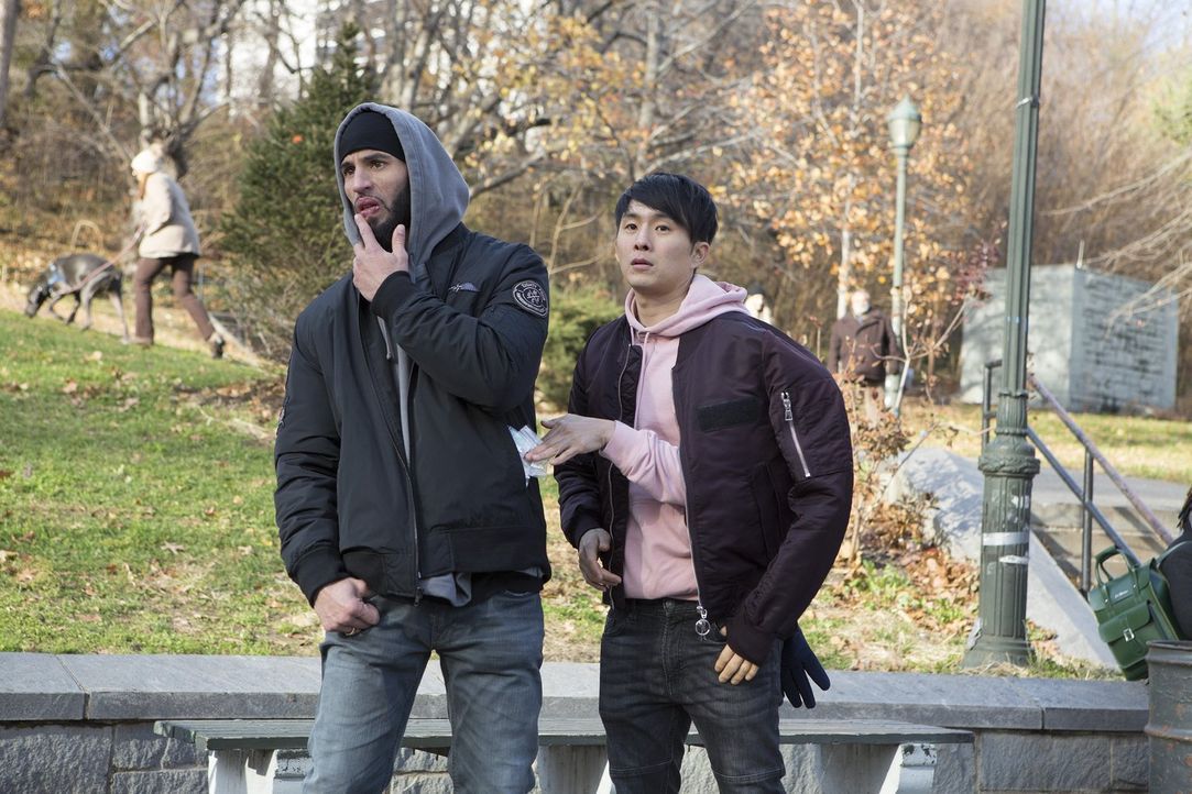 (v.l.n.r.) Alex Boyd (Danny Henriquez); Jordan Kwon (Justin Chon) - Bildquelle: Warner Bros.