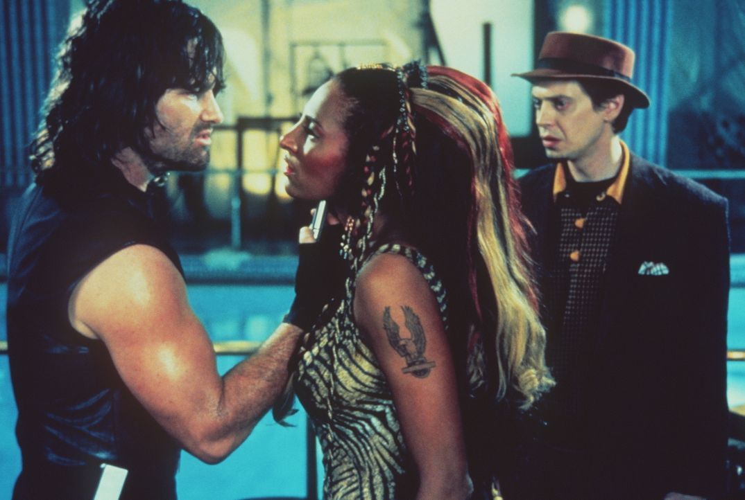 Snake Plissken (Kurt Russel,l. ), Amazone Hershe (Pam Grier, M.) und Eddie (Steve Buscemi,r.) nehmen den Kampf auf ... - Bildquelle: Paramount Pictures