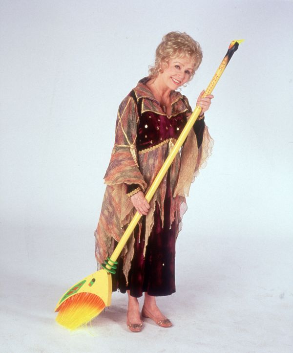 Wer hätte das gedacht? Aber die liebenswerte Großmutter Aggie Cromwell (Debbie Reynolds) ist eine Hexe ... - Bildquelle: Disney