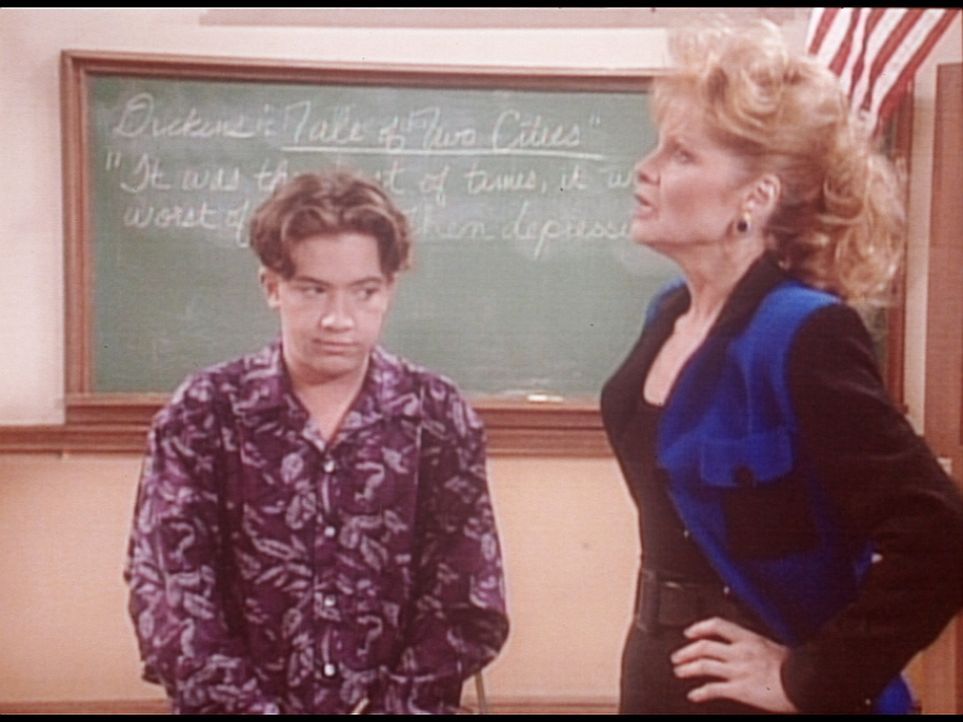 Bud (David Faustino, l.) glaubt, seine Lehrerin Mrs. McGowen (Linda Gibboney, r.) sei in ihn verliebt. - Bildquelle: Columbia Pictures