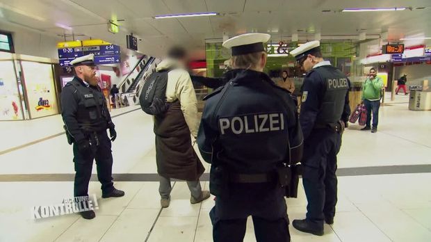 Achtung Kontrolle - Achtung Kontrolle! - Thema U.a.:streit Zwischen Obdachlosen - Bundespolizei Düsseldorf