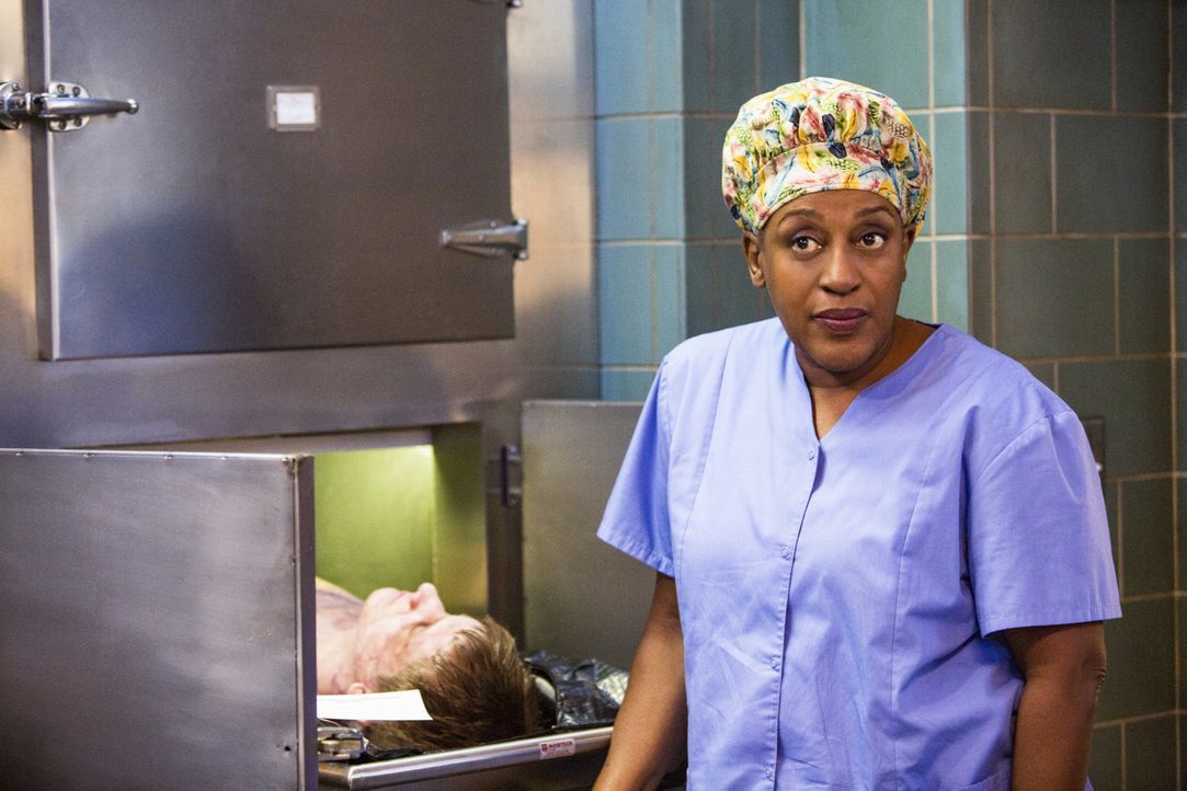 Ein Spendenlauf der Stadt endet völlig anders als geplant: Wade (CCH Pounder) ... - Bildquelle: Skip Bolen 2014 CBS Broadcasting, Inc. All Rights Reserved / Skip Bolen