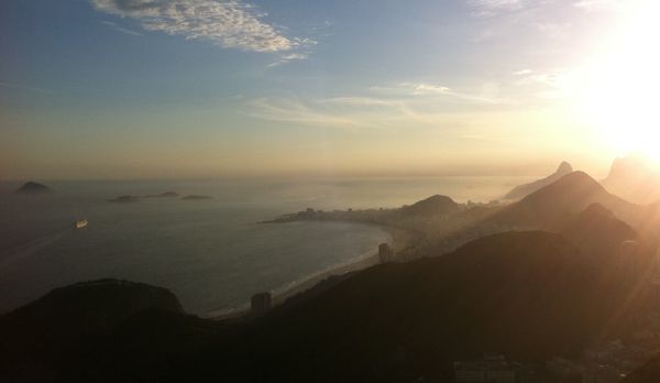 Ausblick vom Zuckerhut auf die Copacabana Bucht - Bildquelle: kabel eins