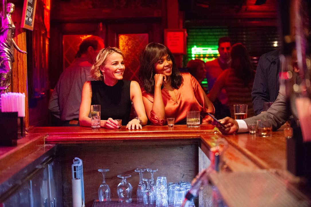 Lizzie Needham (Bojana Novakovic, l.); Jasmine Gooden (Sharon Leal, r.) - Bildquelle: Jeff Neira 2018 CBS Broadcasting, Inc. All Rights Reserved / Jeff Neira