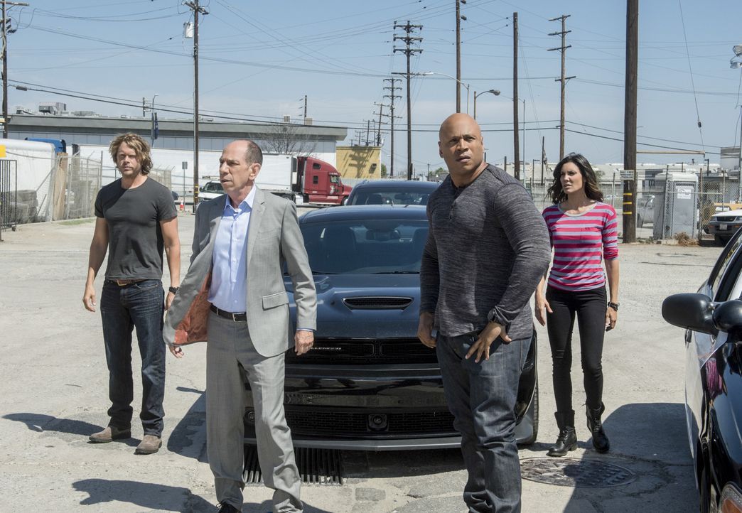 Als sich Callen, ohne seinem Team Bescheid zu geben, auf eine geheime Mission begibt, versuchen Deeks (Eric Christian Olsen, l.), Granger (Miguel Fe... - Bildquelle: Neil Jacobs 2015 CBS Broadcasting, Inc. All Rights Reserved.