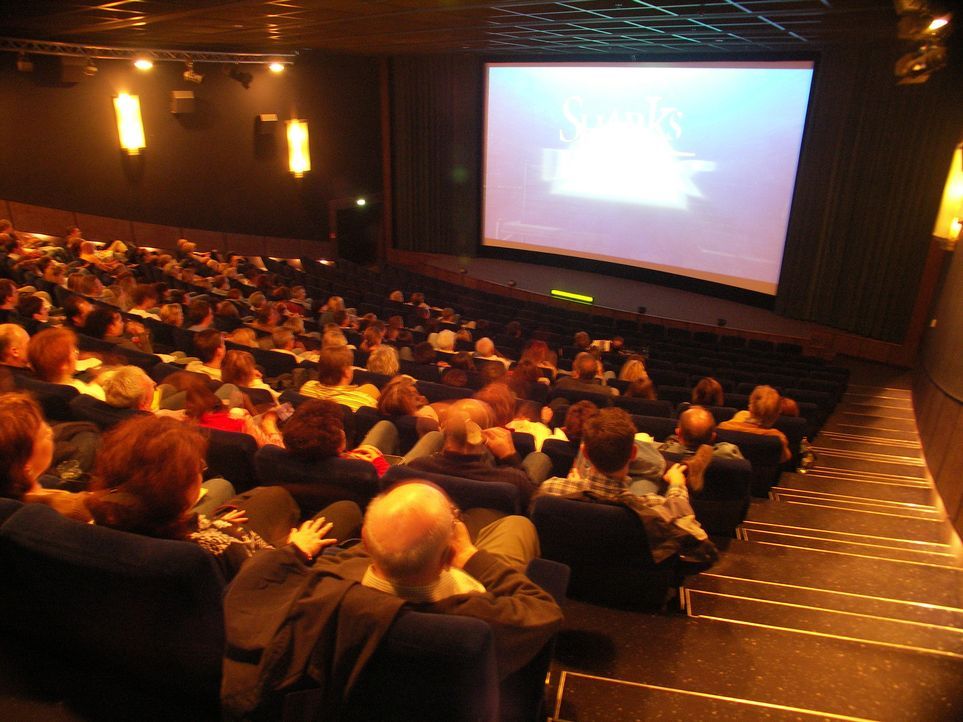 Deutschlands größtes Multiplexkino in Nürnberg: 21 Kinosäle, mit insgesamt 5.000 Sitzplätzen, diverse Bars und vier Restaurants locken täglich... - Bildquelle: kabel eins