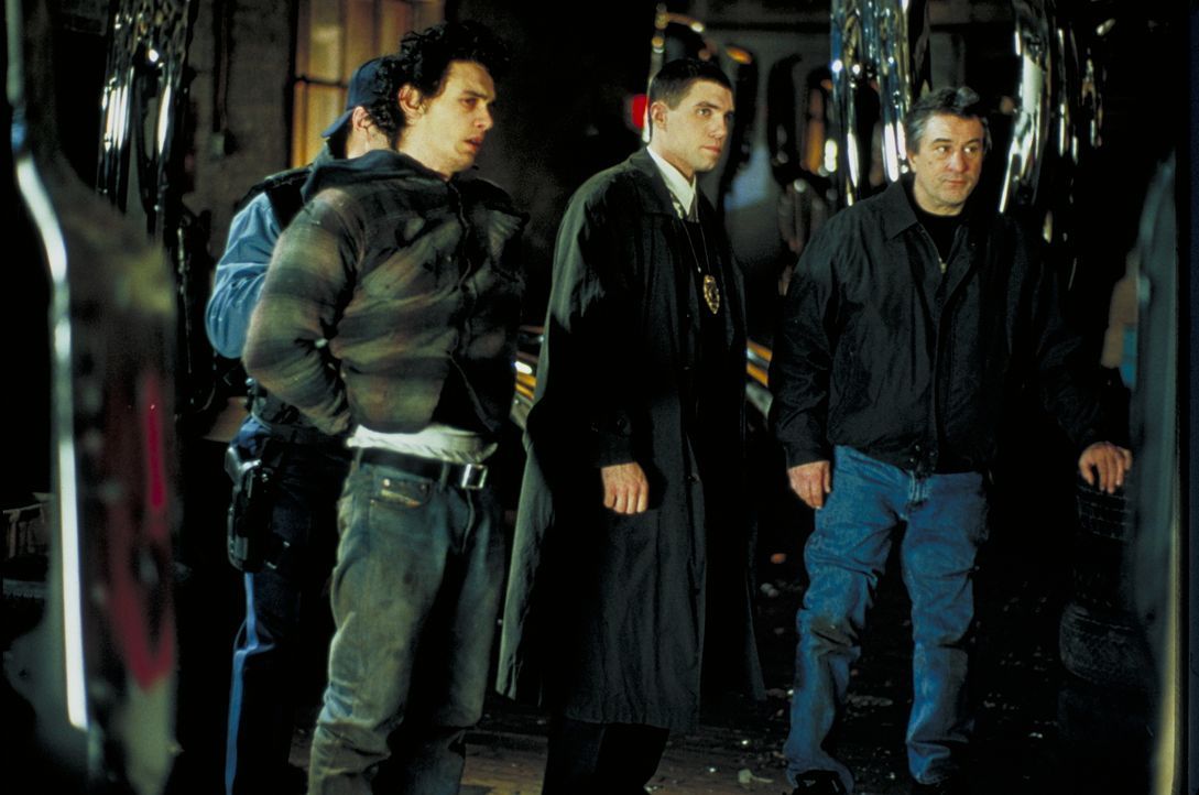(v.l.n.r.) Joey LaMarca (James Franco); Dave Simon (Anson Mount); Detective Vincent LaMarca (Robert De Niro) - Bildquelle: Beta Film