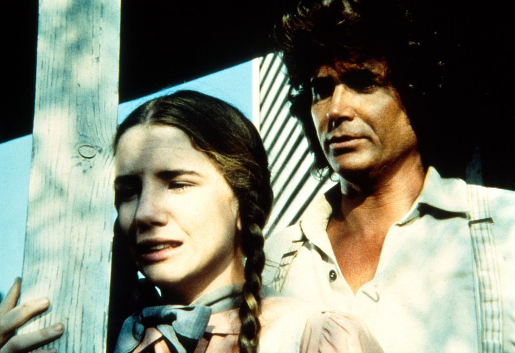 Charles (Michael Landon, r.) versucht Laura (Melissa Gilbert, l.), die Schuld an Jordans Unfall auszureden. - Bildquelle: Worldvision