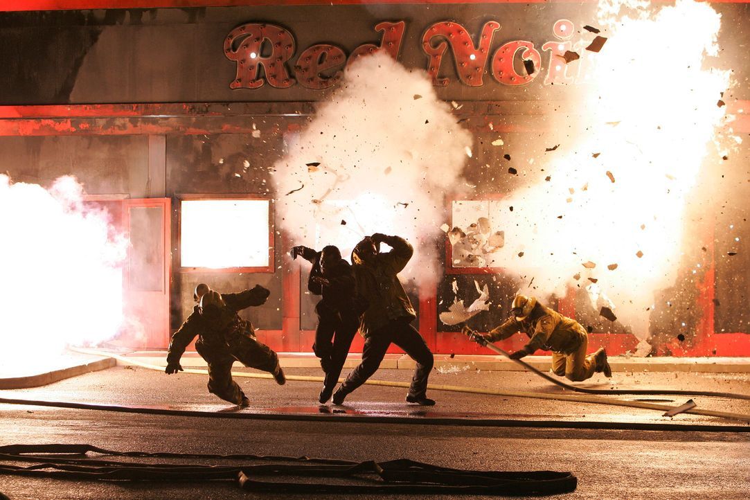 Das Restaurant "Red Noir" steht am Tag der Wiedereröffnung in  Flammen . Jim ist mit seinen Leuten vor Ort , um das Feuer in den Griff zu und zum Gl... - Bildquelle: ABC Studios