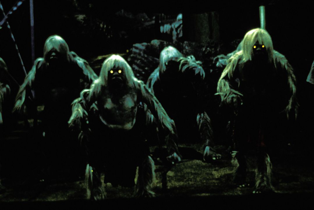 Im Jahr 802.701 leben die kannibalischen Morlocks unter der Erde ... - Bildquelle: Warner Bros. Pictures