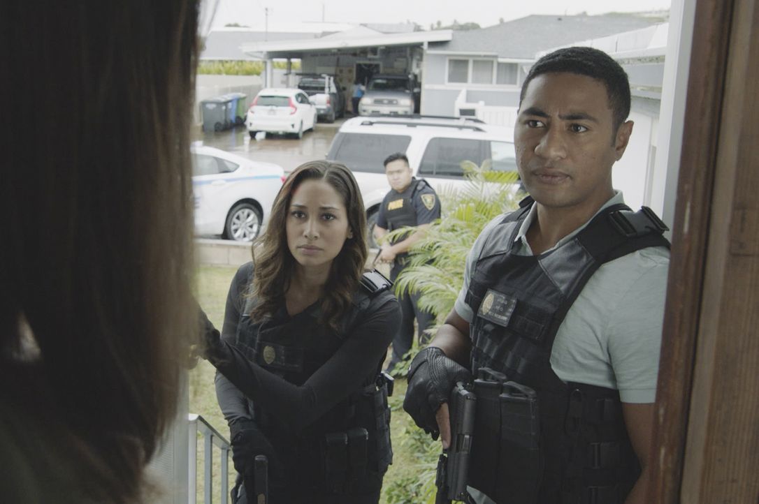 Tani Rey (Meaghan Rath, l.); Junior Reigns (Beulah Koale, r.) - Bildquelle: © 2019 CBS Broadcasting, Inc. All Rights Reserved