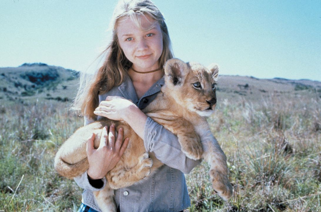 Gemeinsam mit Rand versucht Val (Ariana Richards), ein Löwenjunges aufzuziehen ... - Bildquelle: 1996 Franklin/Waterman 2. All Rights Reserved.