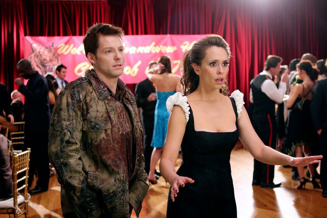 Kann Melinda (Jennifer Love Hewitt, r.) dem Geist von Bryan (Jamie Bamber, l.) helfen, ins Licht zu gehen? - Bildquelle: ABC Studios