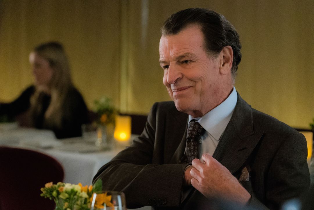 Was führt Morland (John Noble) mit seiner Dinnereinladung an Joan, und nur an Joan, im Schilde? - Bildquelle: Michael Parmelee 2015 CBS Broadcasting Inc. All Rights Reserved.