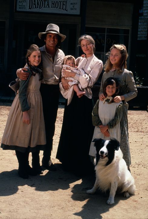 (v.l.n.r.) Laura Ingalls (Melissa Gilbert); Charles Ingalls (Michael Landon); Baby Grace Ingalls (Brenda Turnbaugh); Caroline Ingalls (Karen Grassle... - Bildquelle: 1974-1983 NBCUniversal All Rights Reserved