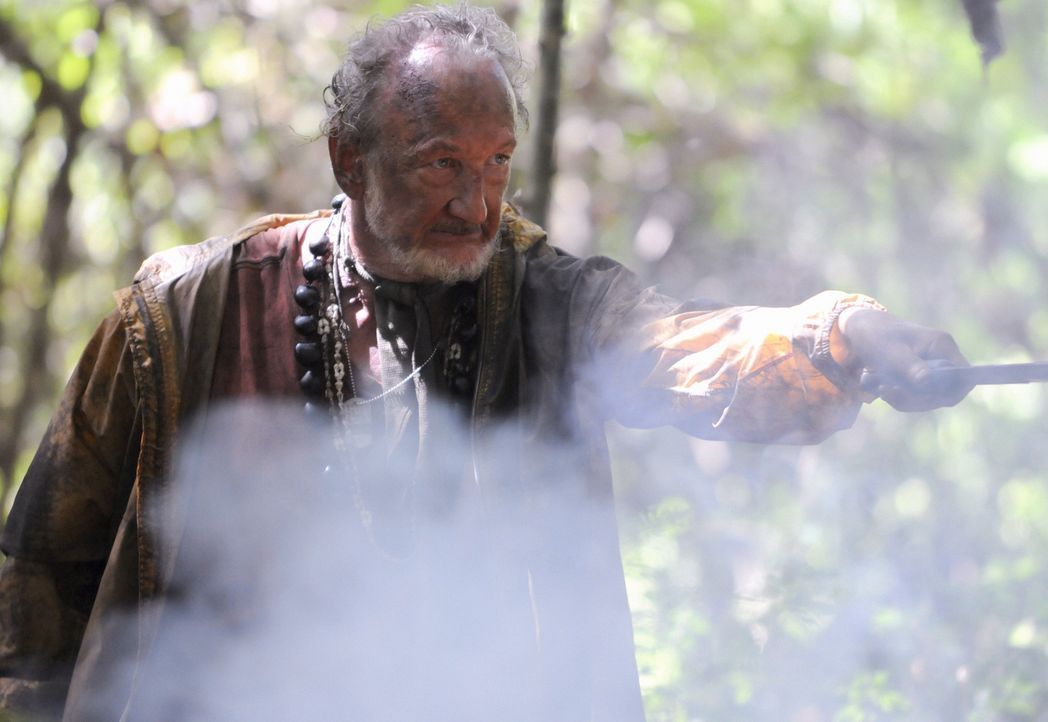 Bei den Ermittlungen in einem Mordfall, stößt das Team auf einen Obdachlosen (Robert Englund). Doch was hat er damit zu tun? - Bildquelle: TM &   CBS Studios Inc. All Rights Reserved.