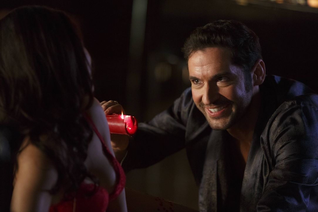 Der neue Fall lässt Lucifer (Tom Ellis) darüber nachdenken, was es wirklich bedeutet, ein Folterer zu sein ... - Bildquelle: 2016 Warner Brothers