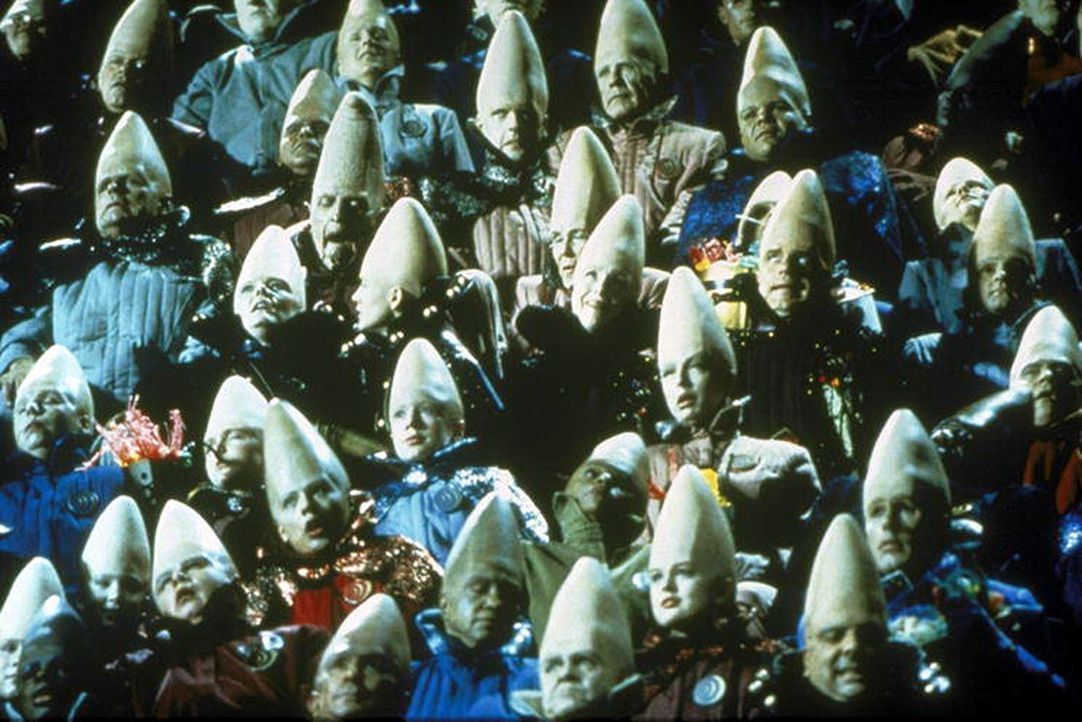Müssen die Coneheads zurück auf ihren Heimatplaneten Remulak zu ihren Artgenossen, oder können sie in Amerika bleiben? - Bildquelle: Paramount Pictures