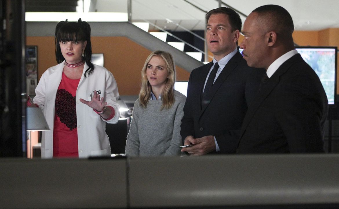 Ein neuer Fall wartet auf das Team: Abby (Pauley Perrette, l.), Ellie (Emily Wickersham, 2.v.l.), Anthony (Michael Weatherly, 2.v.r.) und Vance (Roc... - Bildquelle: CBS Television