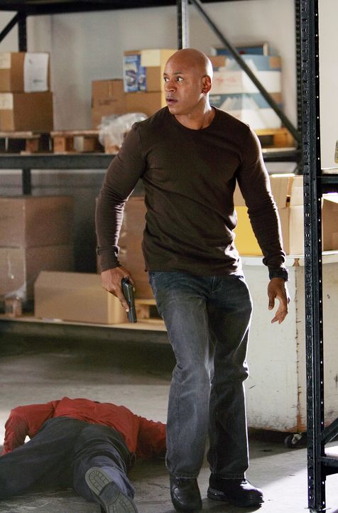 Undercover versucht Sam (LL Cool J), den Mord an einem jungen Marine aufzudecken ... - Bildquelle: CBS Studios Inc. All Rights Reserved.