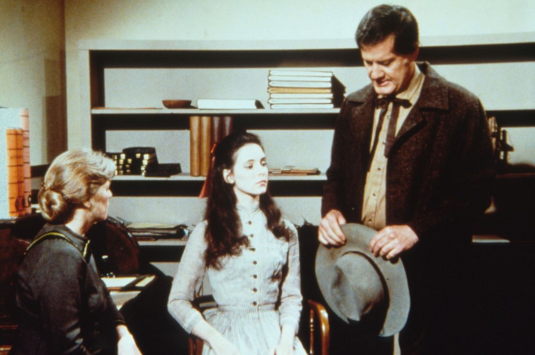 Victor Crosby (Jim Antonio, r.) möchte Annie Crane (Madeline Stowe, M.) dazu bewegen, ihre leibliche Mutter Marge zu besuchen. Annies Adoptivmutter... - Bildquelle: Worldvision