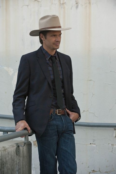 Wird mal wieder von seiner Vergangenheit eingeholt: Raylan Givens (Timothy Olyphant) - Bildquelle: 2010 Sony Pictures Television Inc. and Bluebush Productions, LLC. All Rights Reserved.