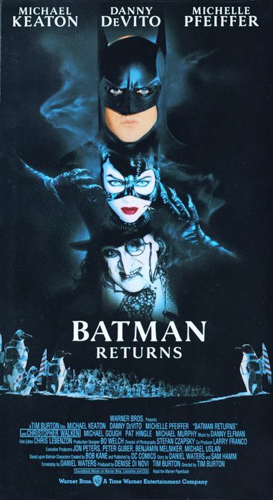 Das zweite Abenteuer von Batman (Michael Keaton, oben) bringt ihn mit der faszinierenden Catwoman (Michelle Pfeiffer, M.) zusammen. Gemeinsam - und... - Bildquelle: Warner Bros.