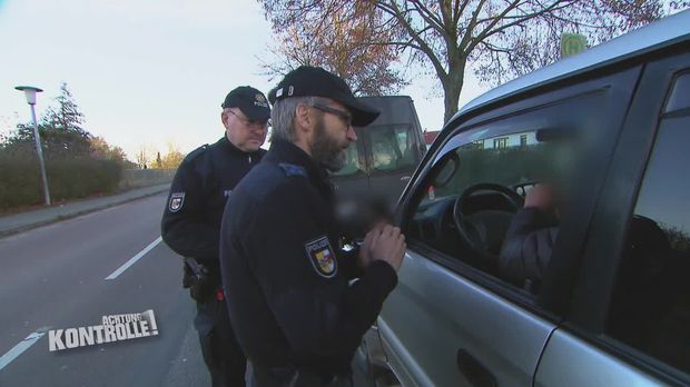 Achtung Kontrolle - Achtung Kontrolle! - Thema U.a: Handykontrollen - Polizei Neubrandenburg
