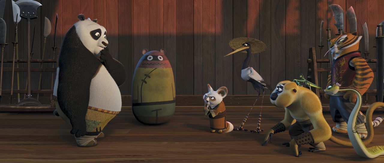 Unerwartet wird der dicke Panda Po (l.) dazu auserwählt, die Kung Fu Lehre bei Meister Shifu (2.v.l.) zu erlernen - seine Mitschüler sind die "Furio... - Bildquelle: Paramount Pictures