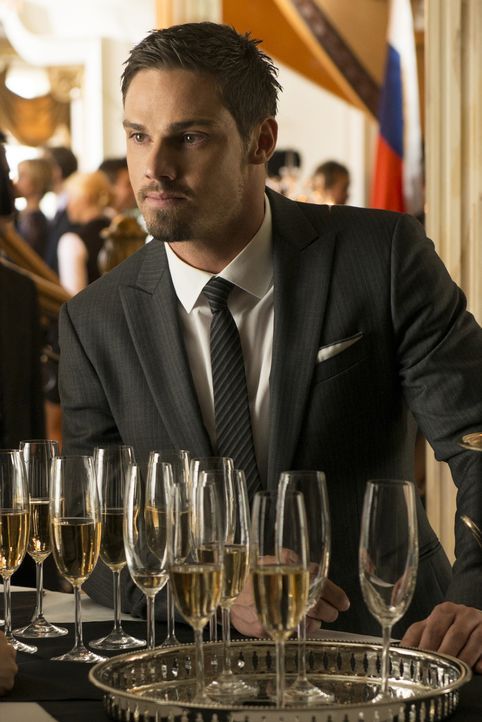 Wird, nachdem er sich der Öffentlichkeit gestellt hat, von der Presse als Kriegsheld gefeiert: Vincent (Jay Ryan) ... - Bildquelle: 2013 The CW Network, LLC. All rights reserved.