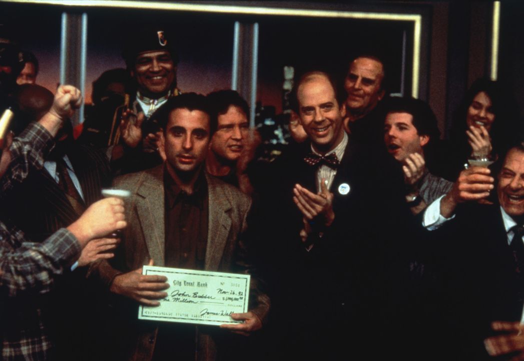 Als vermeintlicher Lebensretter kassiert John Bubber (Andy Garcia, vorne l.) eine Belohnung von einer Millionen Dollar ... - Bildquelle: 1992 Columbia Pictures Industries, Inc. All Rights Reserved.