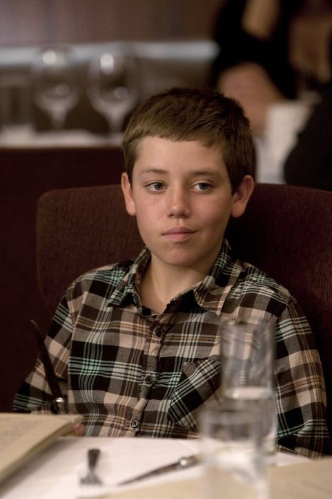 Auch Carl (Ethan Cutkosky) ist beim großen Familienessen, zu dem Steve die Gallaghers mitnimmt, eingeladen ... - Bildquelle: 2010 Warner Brothers